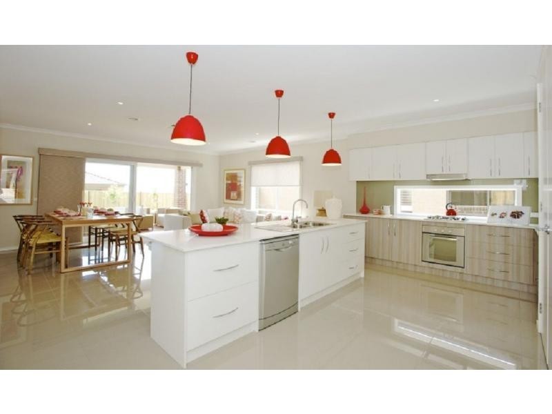 19 Crepe Avenue, Cranbourne West VIC 3977