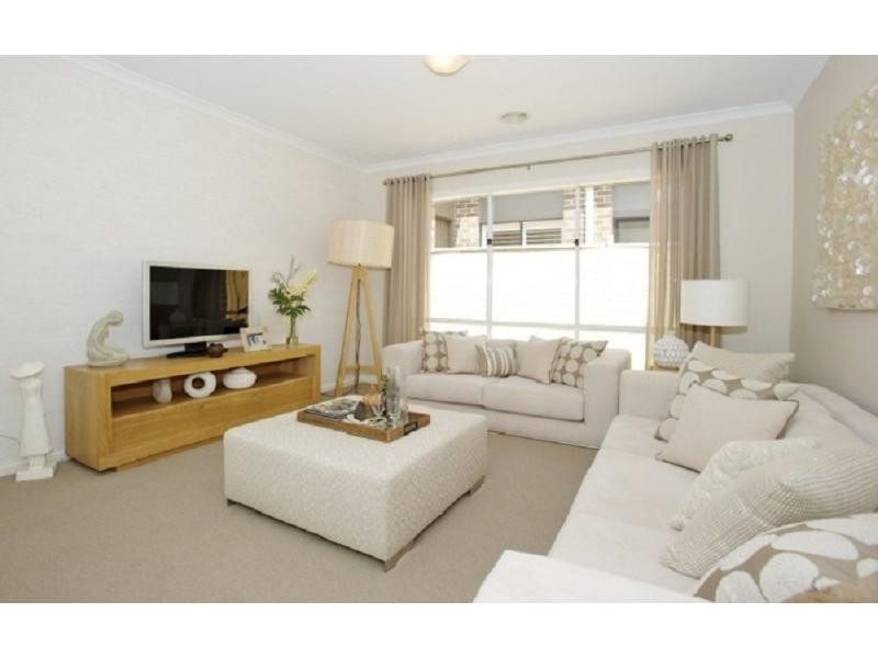 19 Crepe Avenue, Cranbourne West VIC 3977