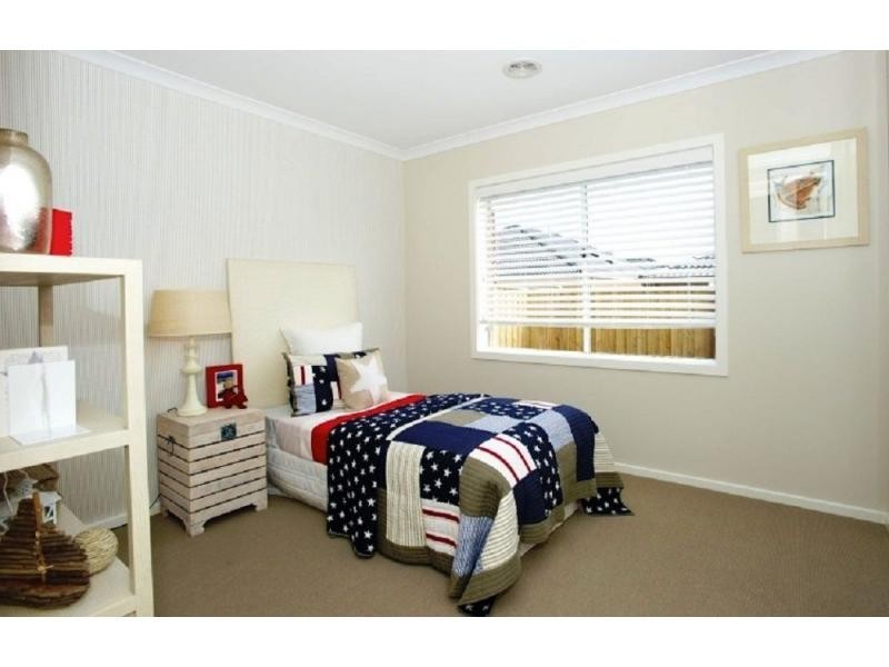 19 Crepe Avenue, Cranbourne West VIC 3977