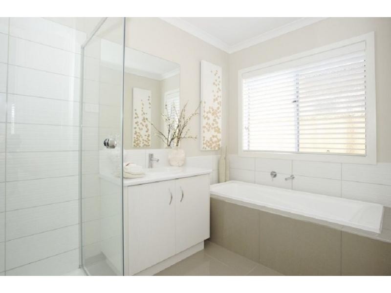 19 Crepe Avenue, Cranbourne West VIC 3977