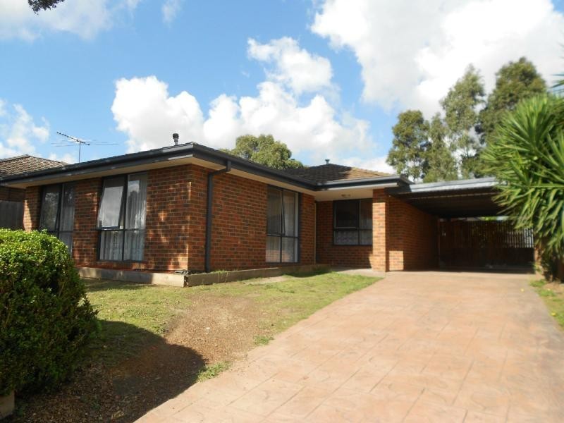 10 Ravensthope Crescent, Narre Warren VIC 3805