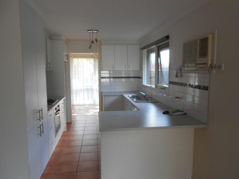 10 Ravensthope Crescent, Narre Warren VIC 3805