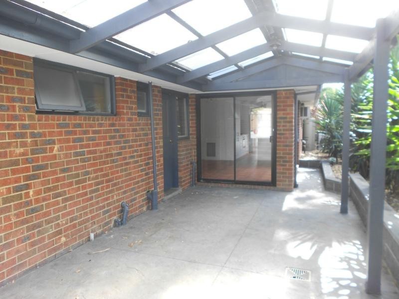 10 Ravensthope Crescent, Narre Warren VIC 3805