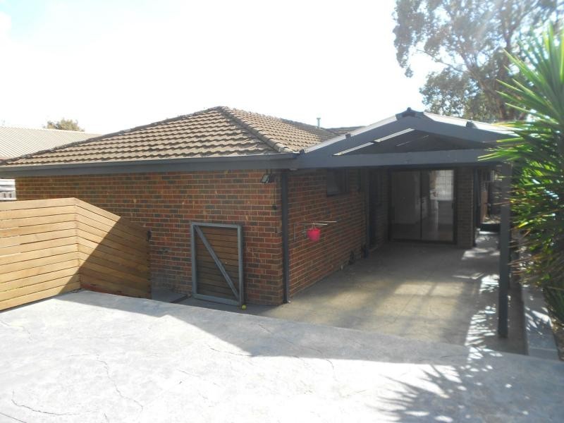 10 Ravensthope Crescent, Narre Warren VIC 3805