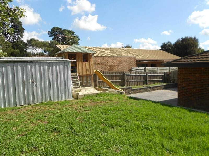 10 Ravensthope Crescent, Narre Warren VIC 3805