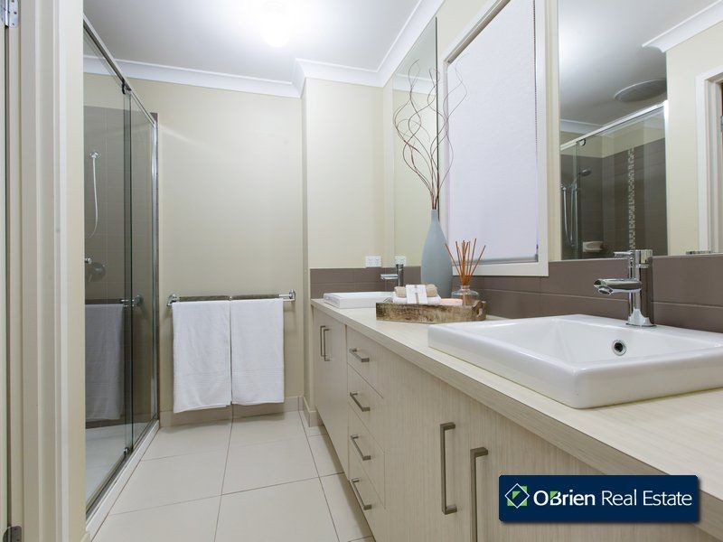 21 Barak Avenue, Berwick VIC 3806