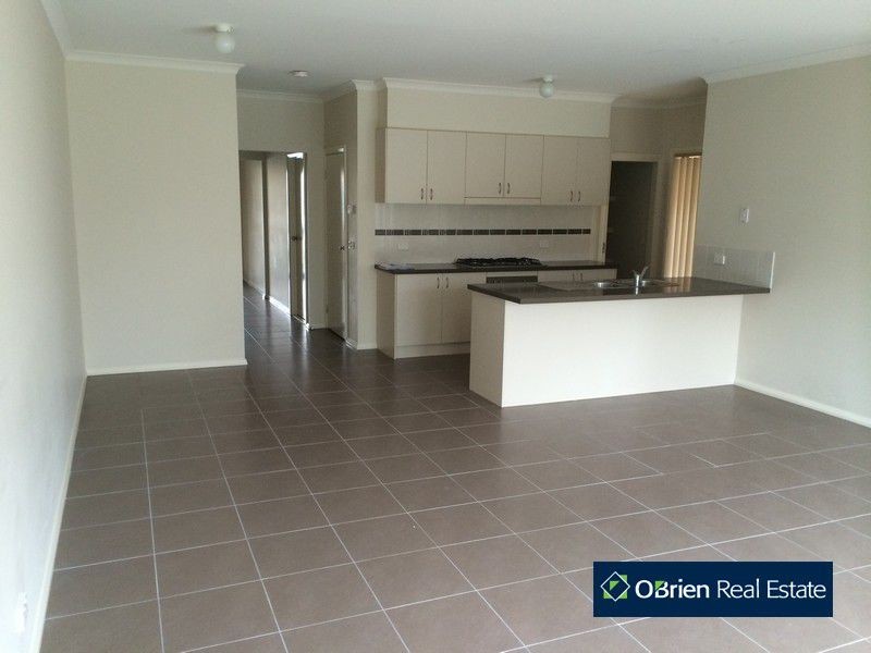 14 Harlesden Circuit, Pakenham VIC 3810