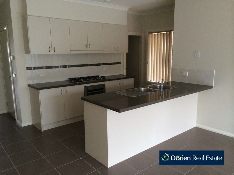 14 Harlesden Circuit, Pakenham VIC 3810