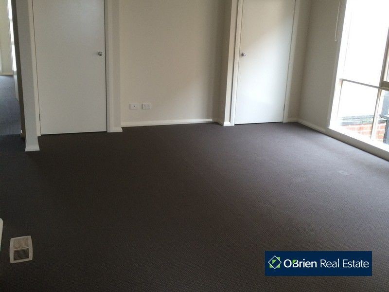 14 Harlesden Circuit, Pakenham VIC 3810
