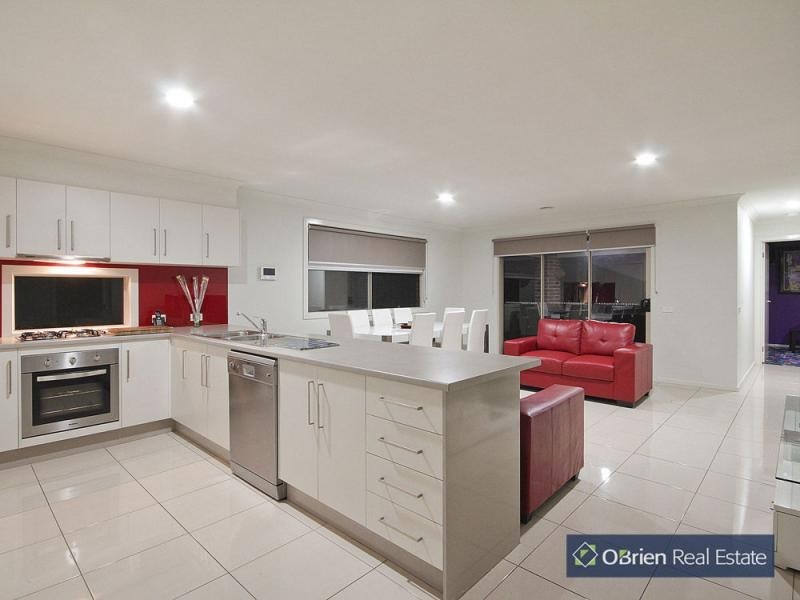 28 Everlasting Boulevard, Cranbourne VIC 3977