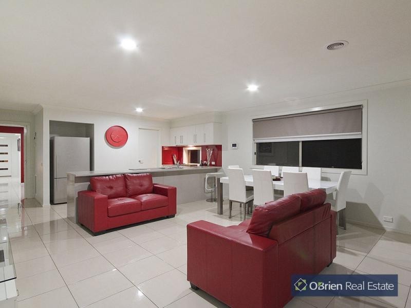 28 Everlasting Boulevard, Cranbourne VIC 3977