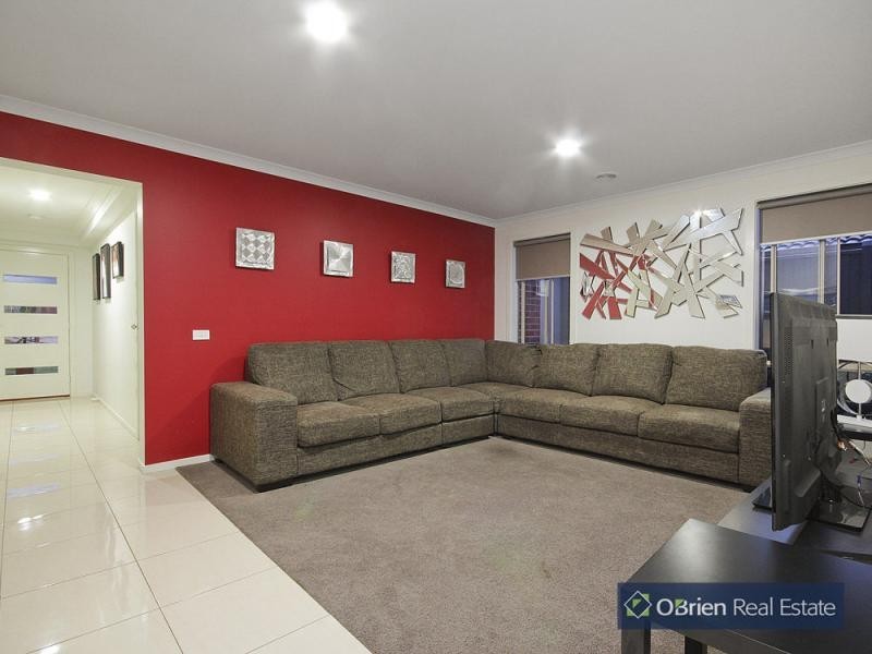 28 Everlasting Boulevard, Cranbourne VIC 3977