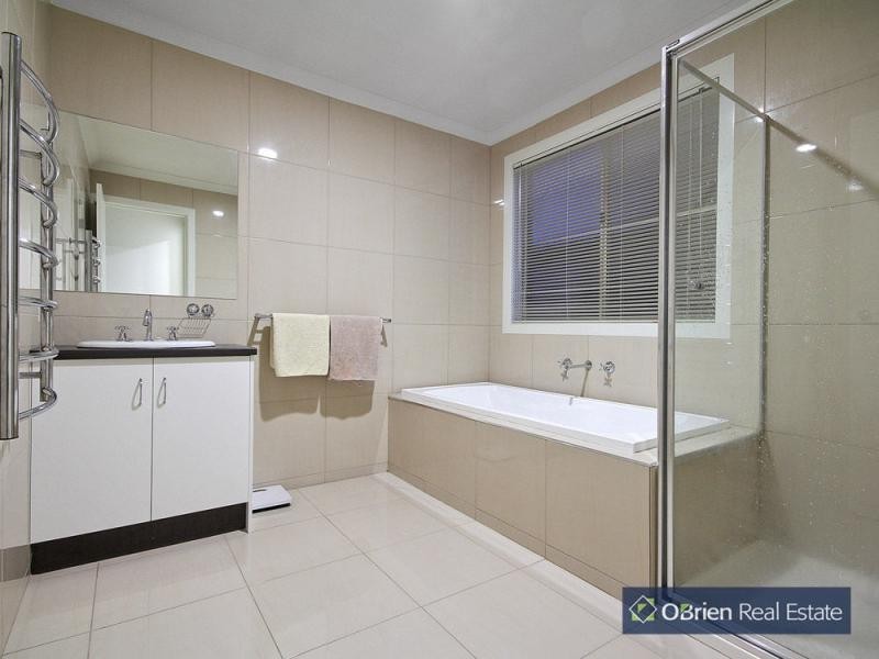 28 Everlasting Boulevard, Cranbourne VIC 3977