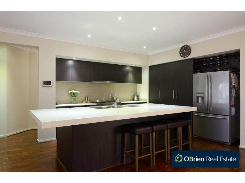 8 Harvest Road, Officer VIC 3809