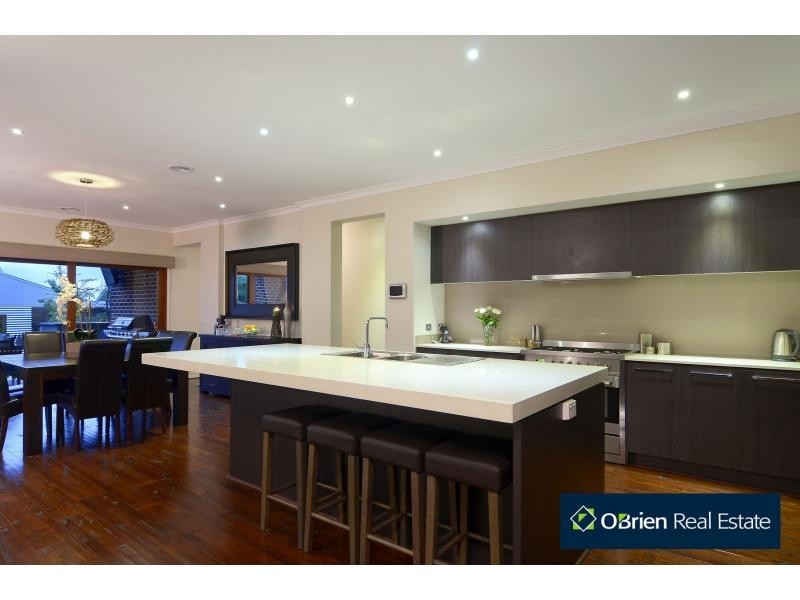 8 Harvest Road, Officer VIC 3809