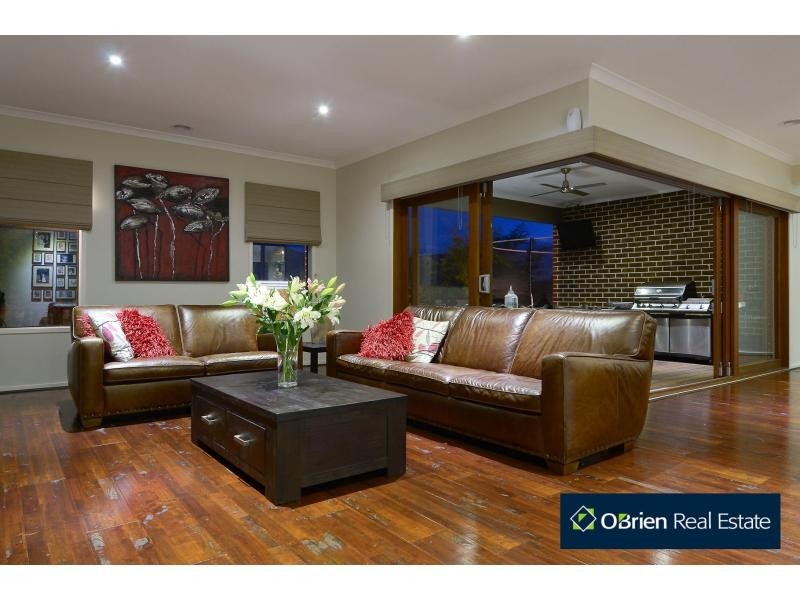 8 Harvest Road, Officer VIC 3809