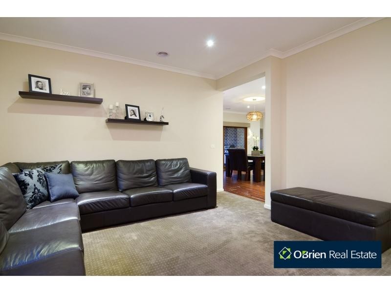 8 Harvest Road, Officer VIC 3809