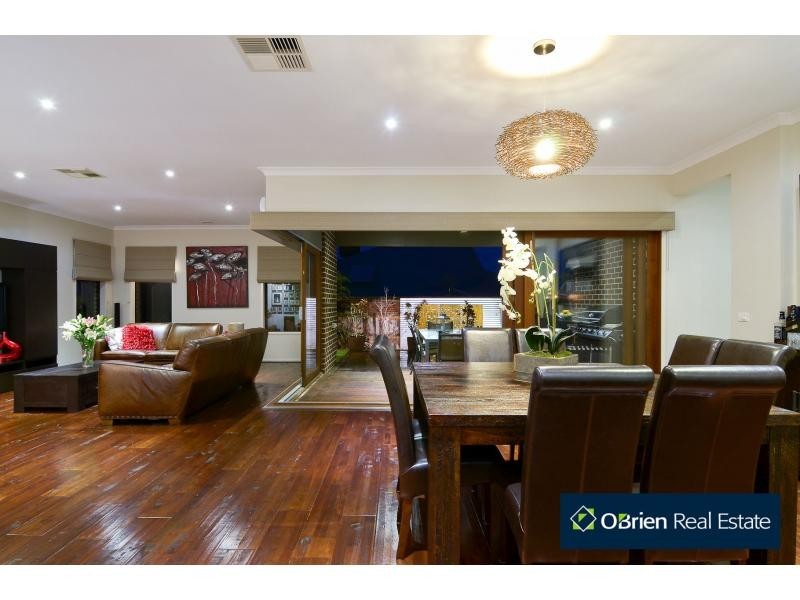 8 Harvest Road, Officer VIC 3809