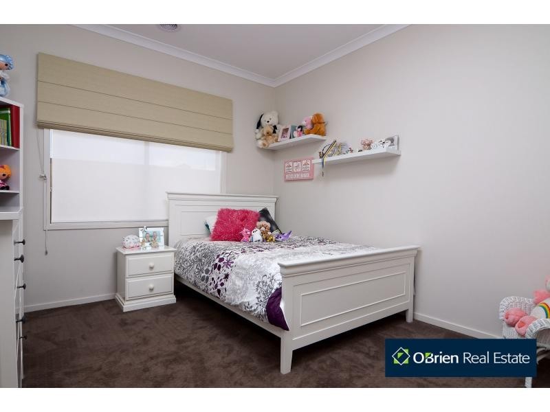 8 Harvest Road, Officer VIC 3809