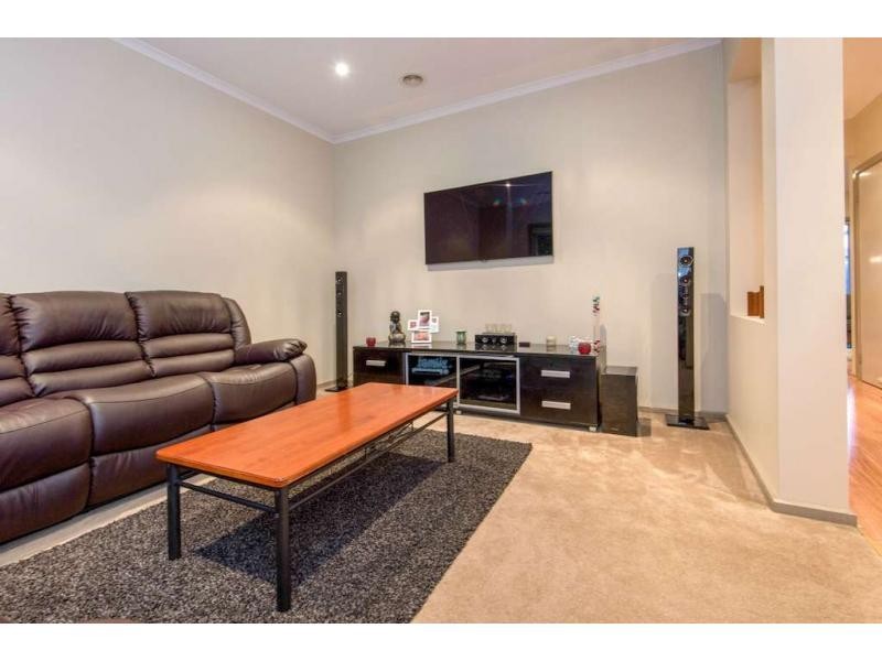 37 Boronia Avenue, Cranbourne VIC 3977