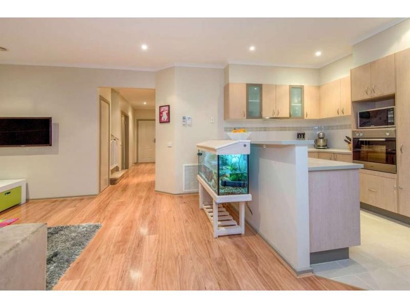 37 Boronia Avenue, Cranbourne VIC 3977