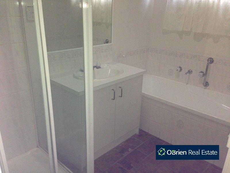 13 Kirkwood Crescent, Hampton Park VIC 3976