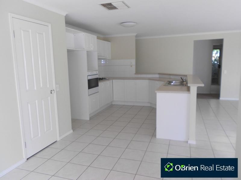 21 Minton Walk, Narre Warren South VIC 3805