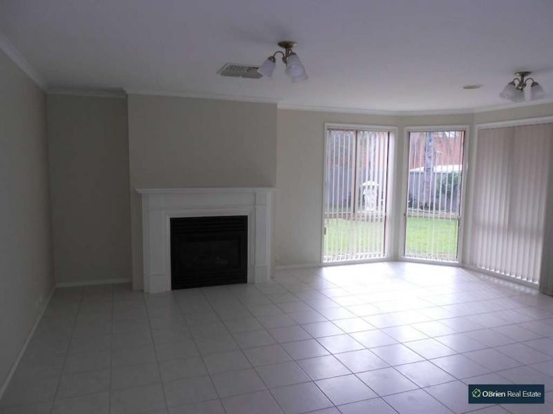 21 Minton Walk, Narre Warren South VIC 3805