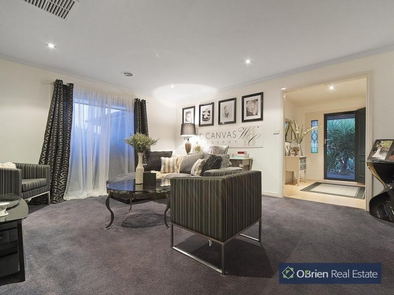 74 Robinswood Parade, Narre Warren South VIC 3805