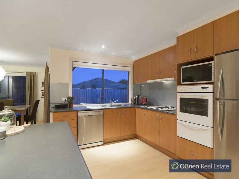 74 Robinswood Parade, Narre Warren South VIC 3805