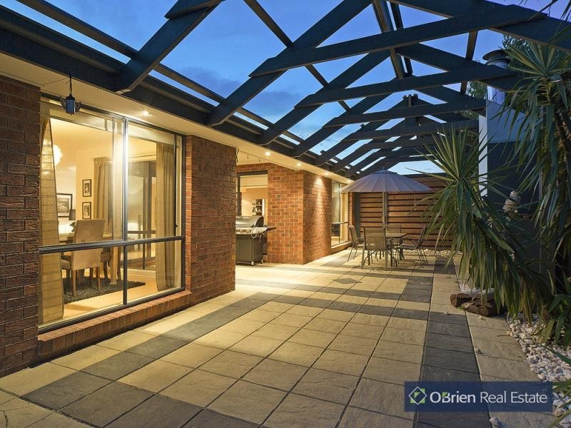 74 Robinswood Parade, Narre Warren South VIC 3805