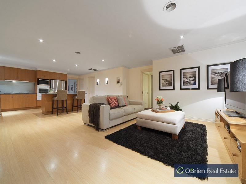 74 Robinswood Parade, Narre Warren South VIC 3805