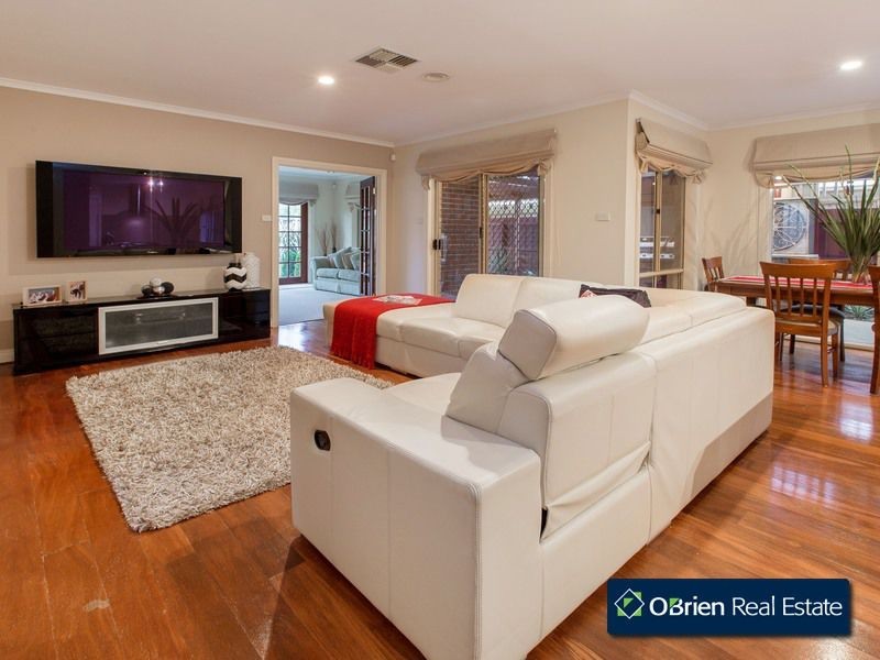 18 Dunmera Crescent, Narre Warren South VIC 3805