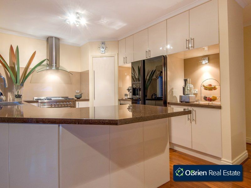 18 Dunmera Crescent, Narre Warren South VIC 3805