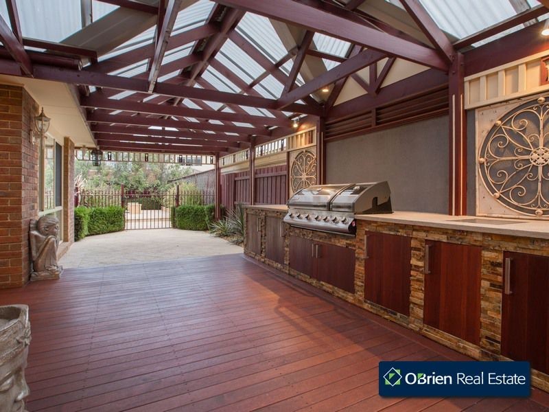 18 Dunmera Crescent, Narre Warren South VIC 3805