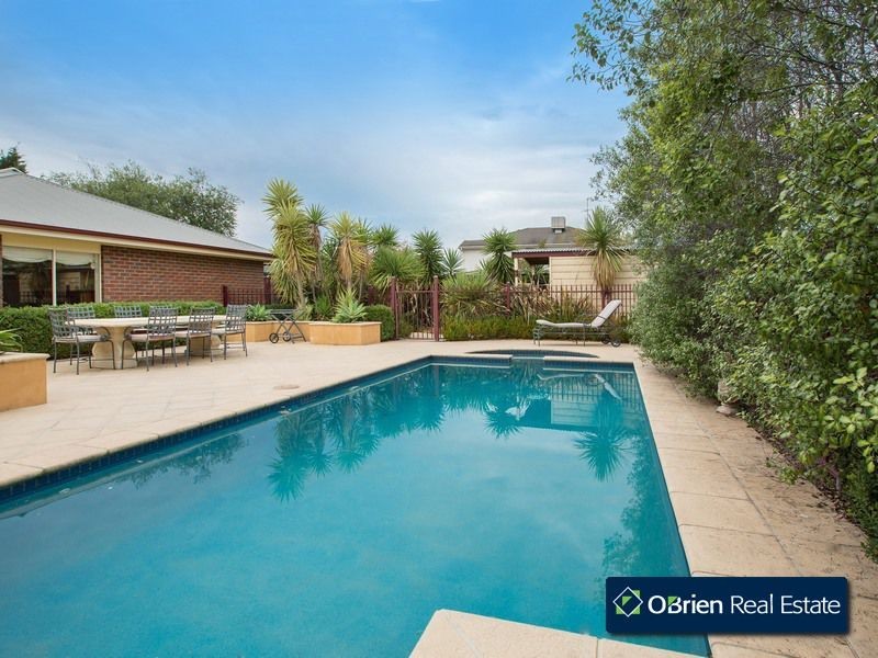 18 Dunmera Crescent, Narre Warren South VIC 3805