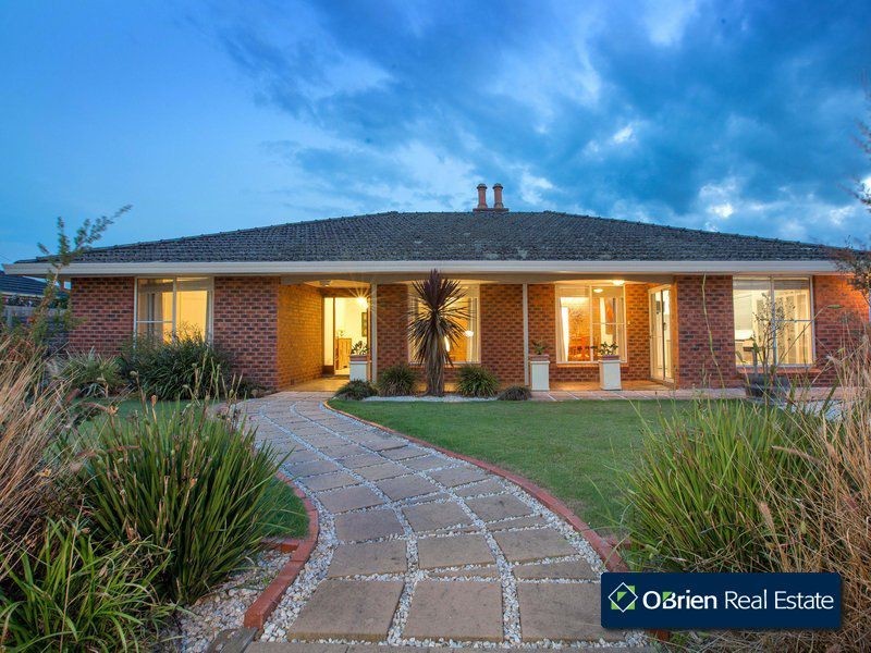 8 Yemaya Place, Berwick VIC 3806