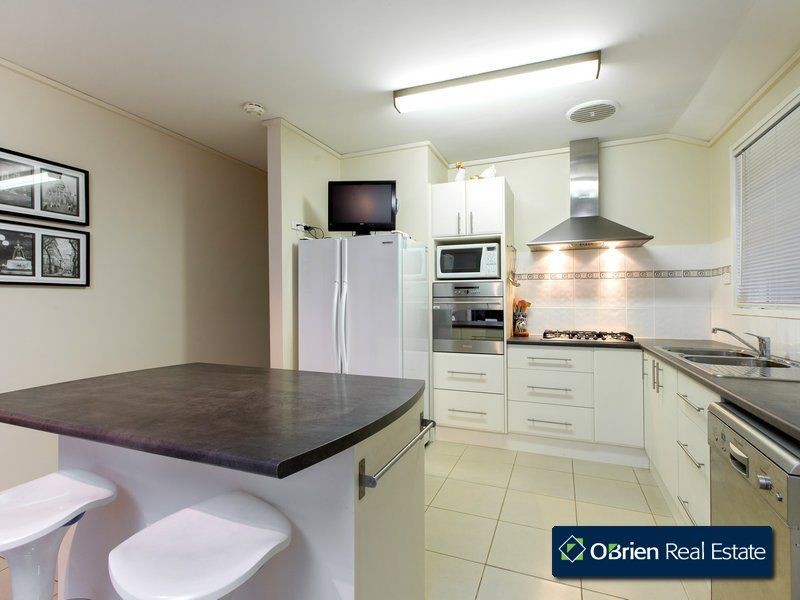 8 Yemaya Place, Berwick VIC 3806