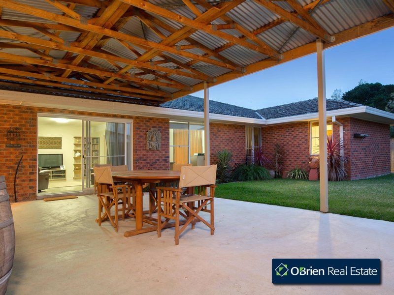 8 Yemaya Place, Berwick VIC 3806