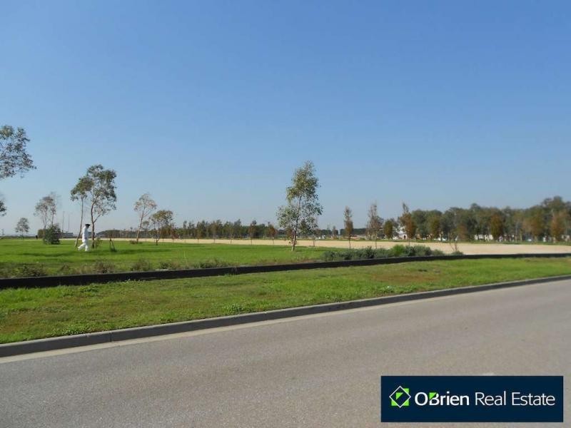 97 Golden Grove Drive, Narre Warren South VIC 3805