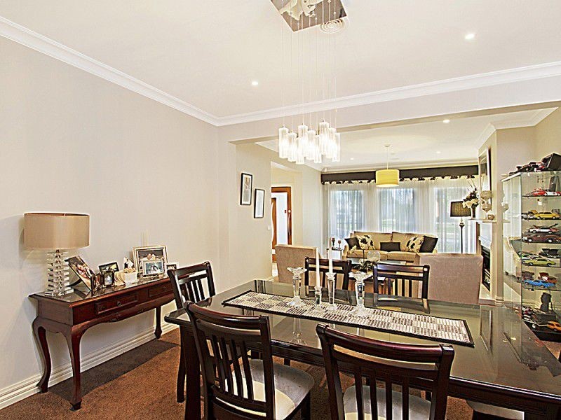27 Yammerbook Way, Cranbourne East VIC 3977