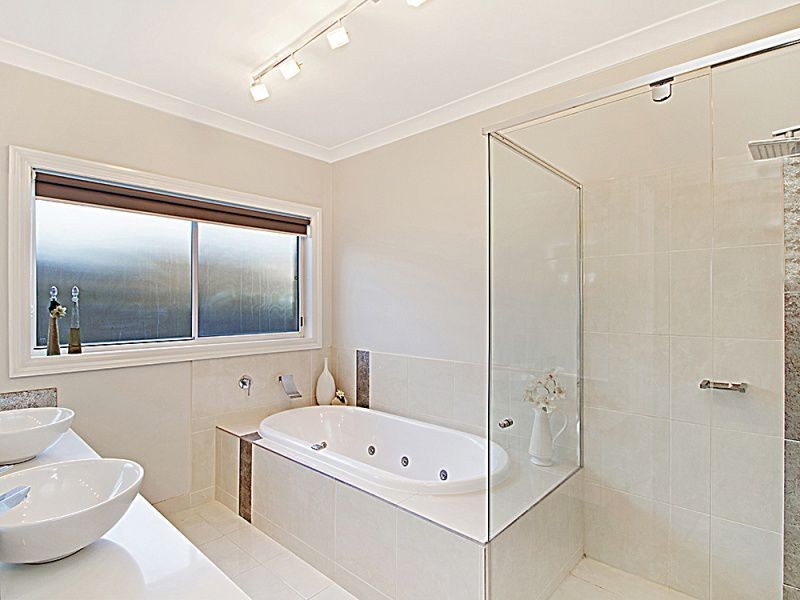 27 Yammerbook Way, Cranbourne East VIC 3977