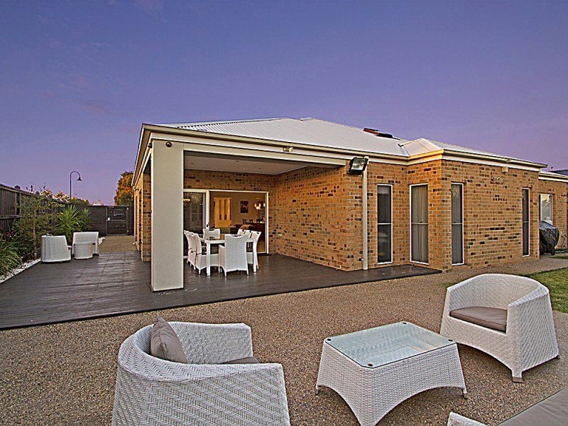 27 Yammerbook Way, Cranbourne East VIC 3977