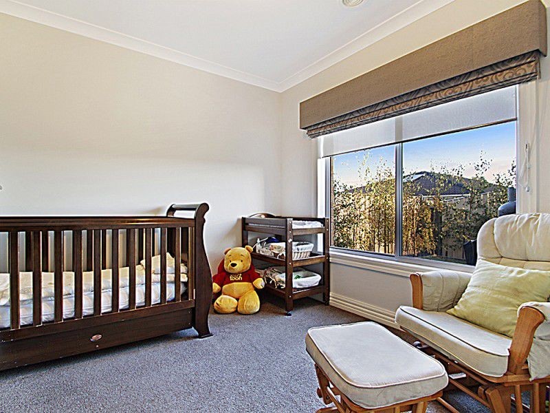 27 Yammerbook Way, Cranbourne East VIC 3977