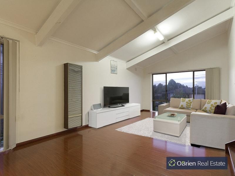 8 Cumberland Way, Endeavour Hills VIC 3802