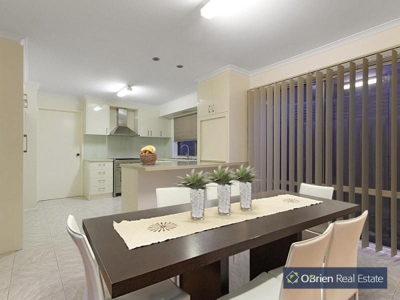 8 Cumberland Way, Endeavour Hills VIC 3802