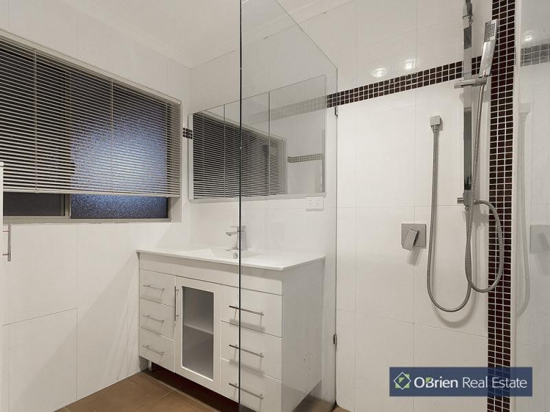 8 Cumberland Way, Endeavour Hills VIC 3802