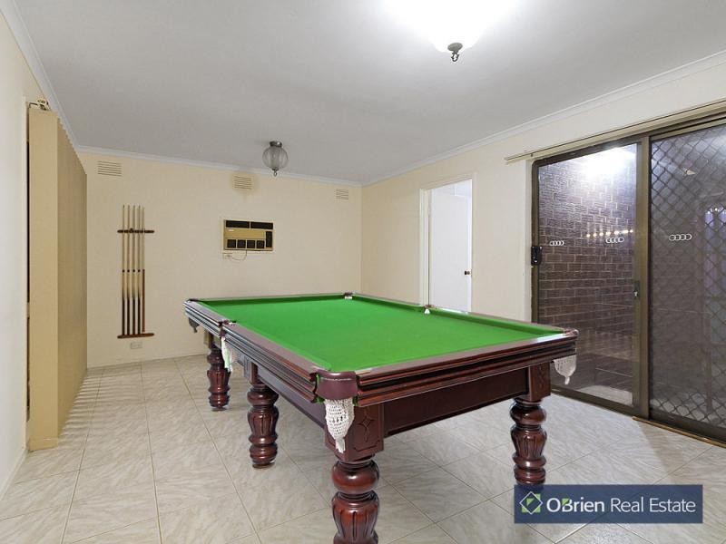 8 Cumberland Way, Endeavour Hills VIC 3802