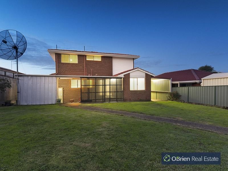 8 Cumberland Way, Endeavour Hills VIC 3802