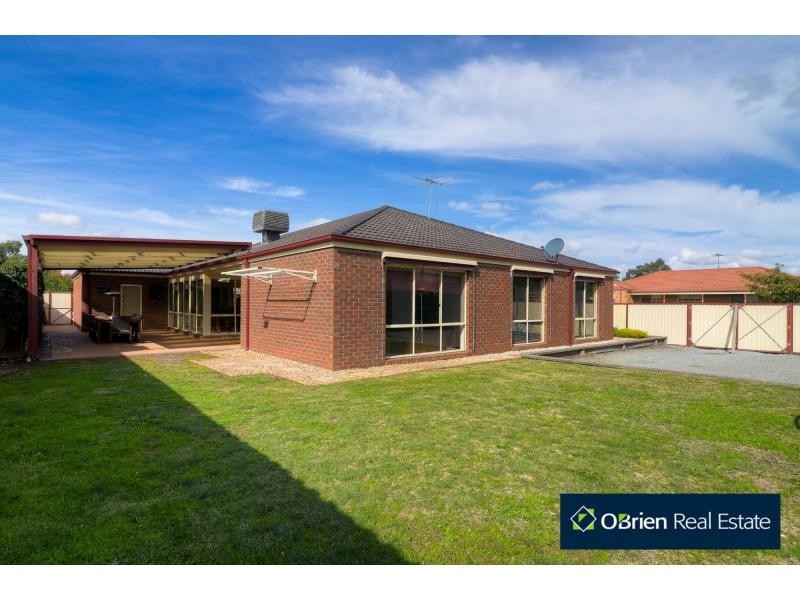 65 Cherry Hills Drive, Cranbourne VIC 3977